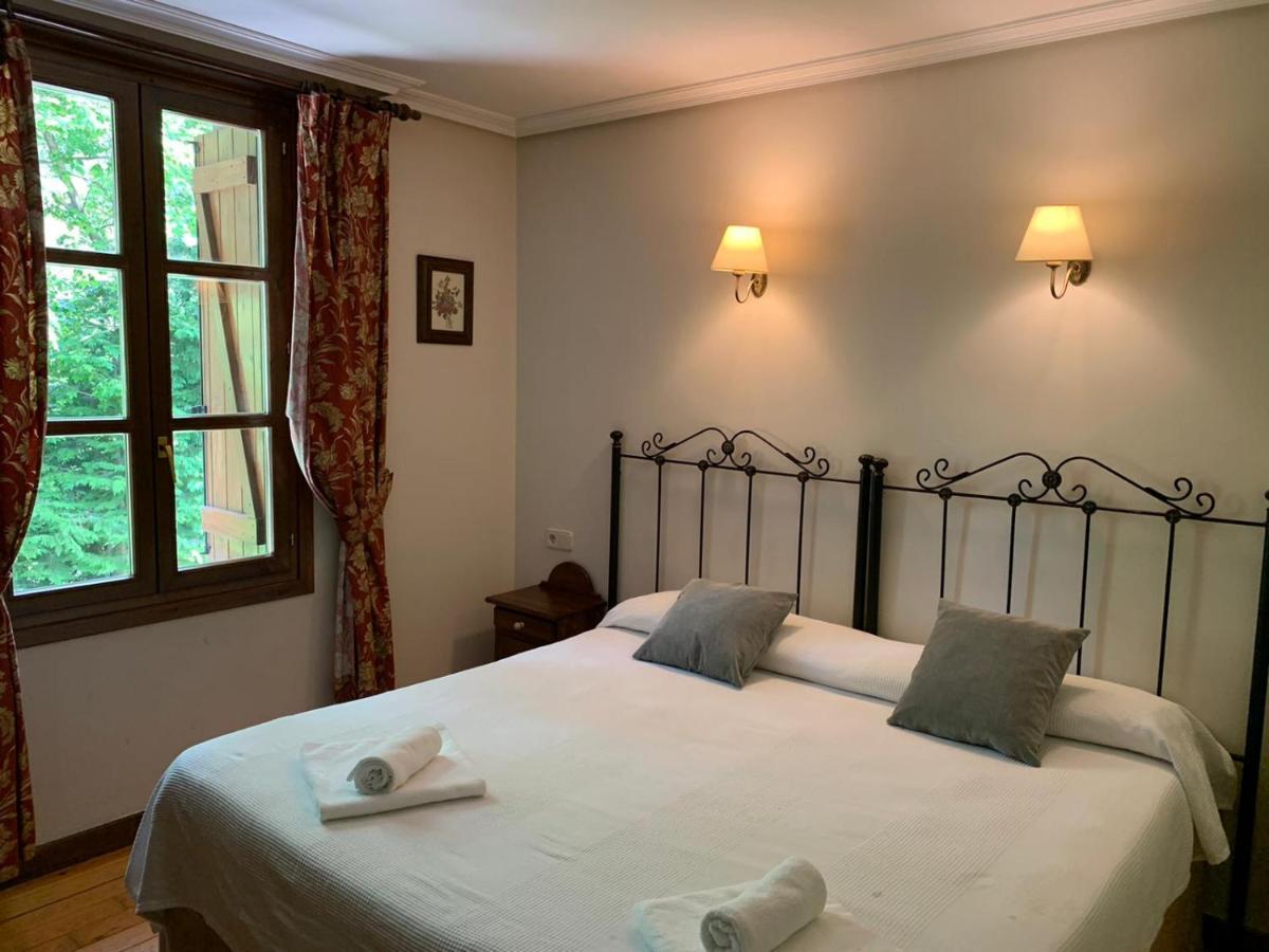 Hotel Charle Jaca Exterior foto