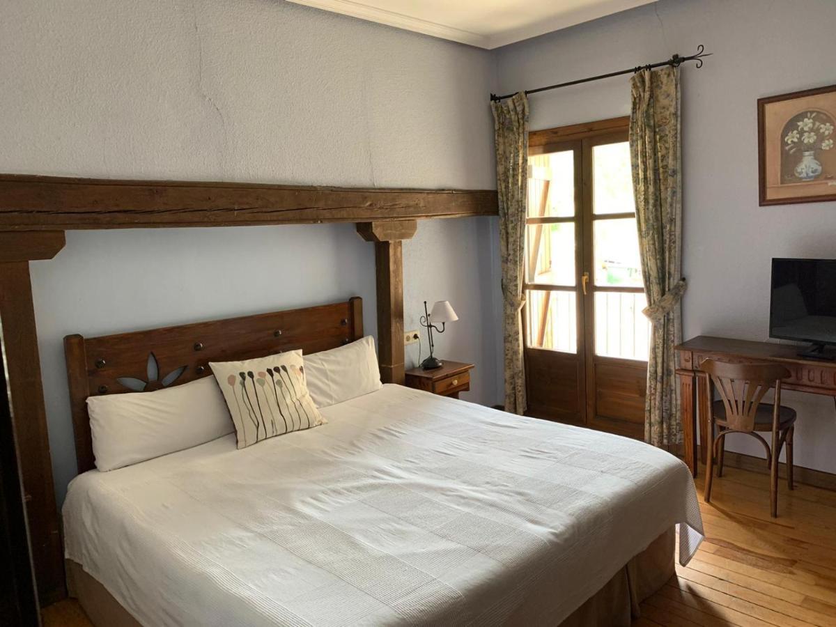 Hotel Charle Jaca Exterior foto