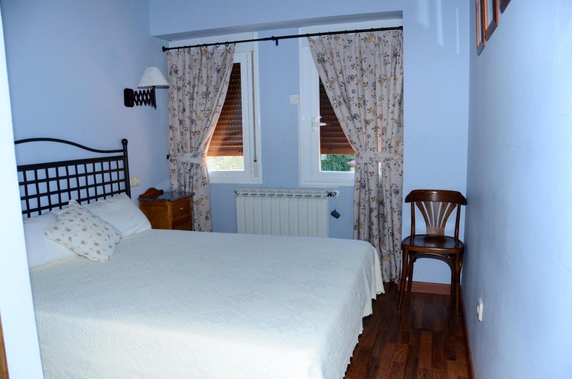 Hotel Charle Jaca Cameră foto
