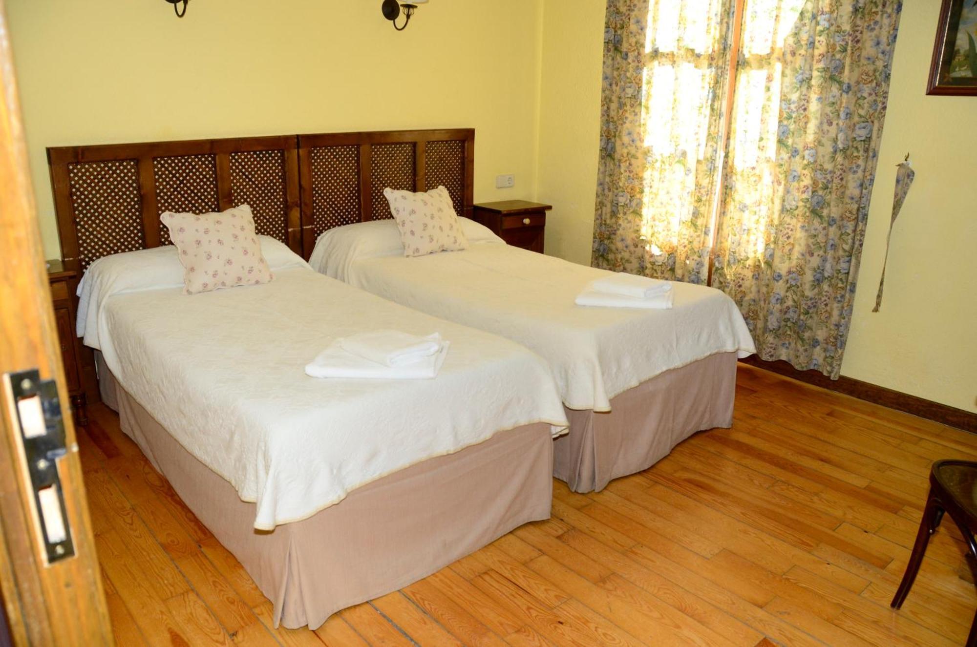 Hotel Charle Jaca Cameră foto