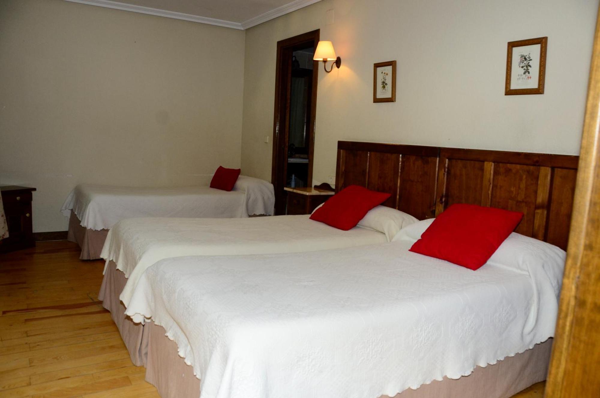 Hotel Charle Jaca Cameră foto